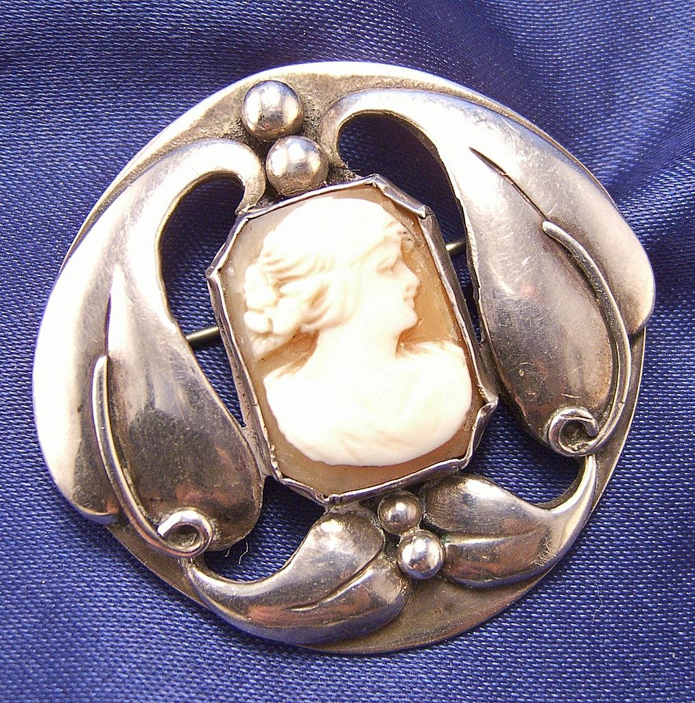 HILDA KRAUS Mid Century Sterling Cameo Pendant Brooch HILDA KRAUS Mid Century Sterling Cameo Pendant Brooch