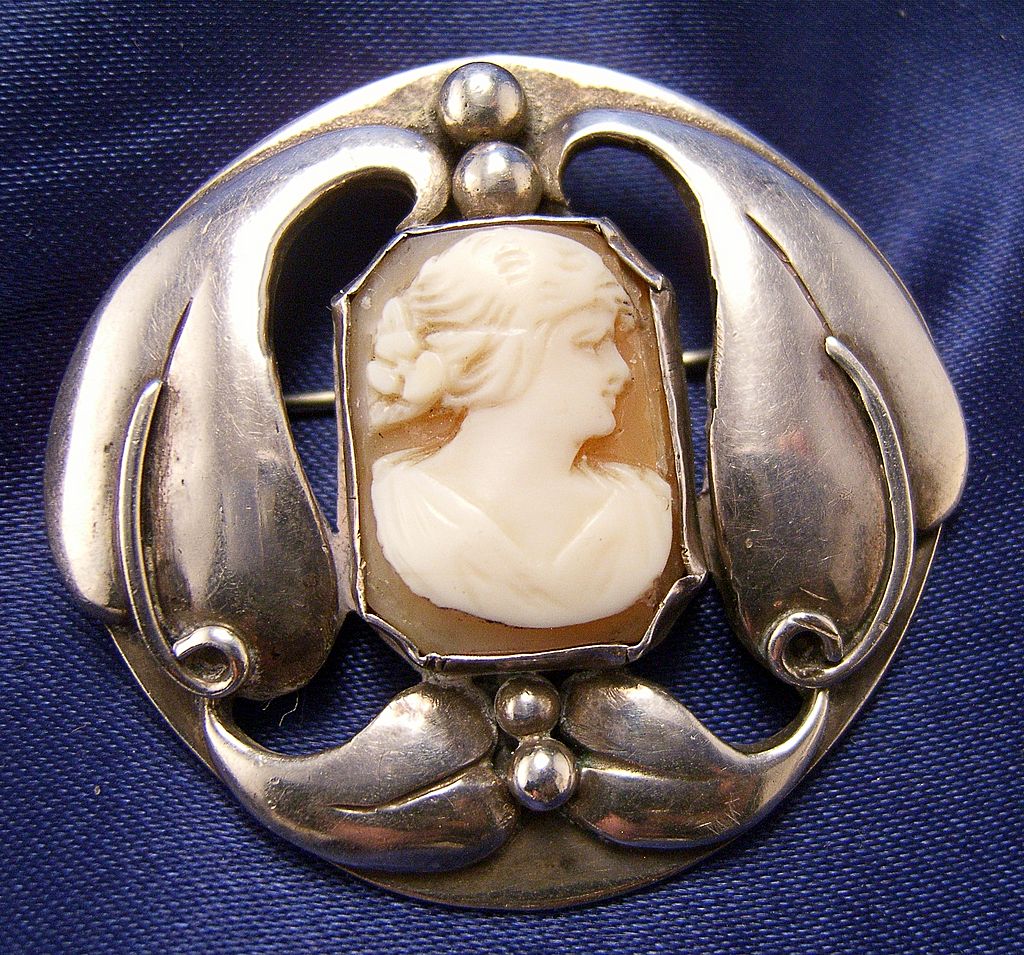HILDA KRAUS Mid Century Sterling Cameo Pendant Brooch HILDA KRAUS Mid Century Sterling Cameo Pendant Brooch