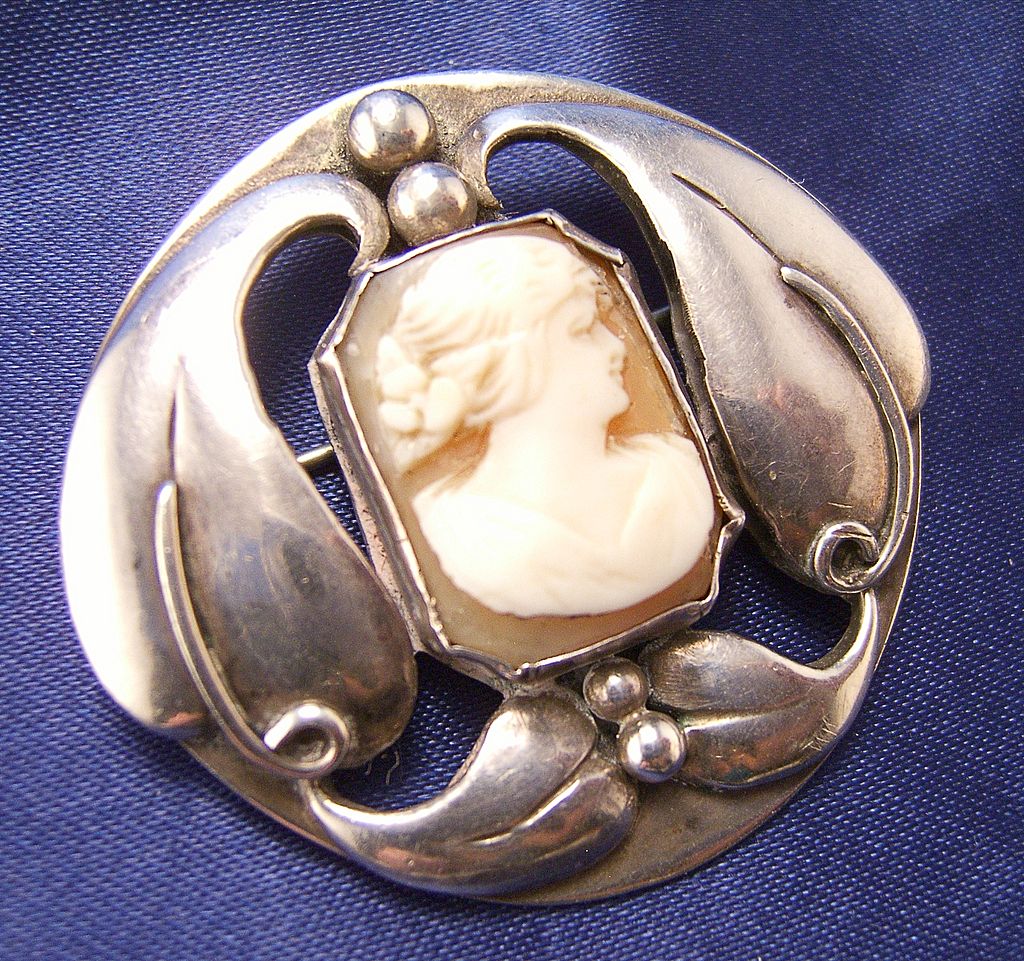 HILDA KRAUS Mid Century Sterling Cameo Pendant Brooch HILDA KRAUS Mid Century Sterling Cameo Pendant Brooch