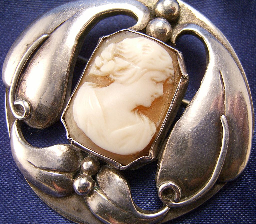 HILDA KRAUS Mid Century Sterling Cameo Pendant Brooch HILDA KRAUS Mid Century Sterling Cameo Pendant Brooch