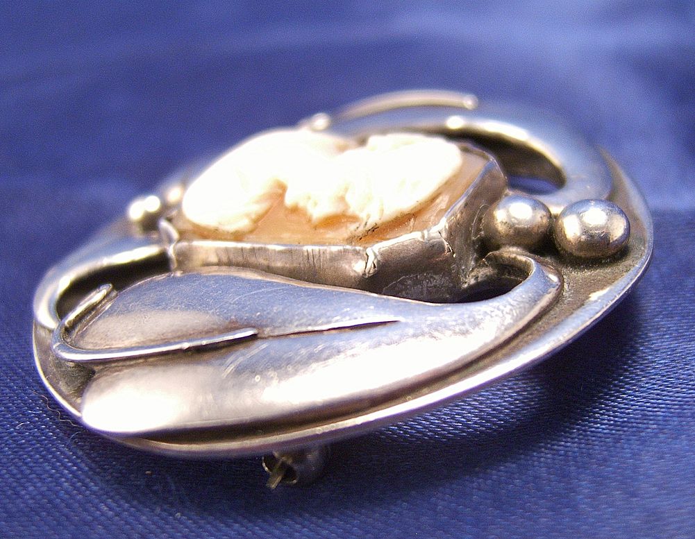HILDA KRAUS Mid Century Sterling Cameo Pendant Brooch HILDA KRAUS Mid Century Sterling Cameo Pendant Brooch