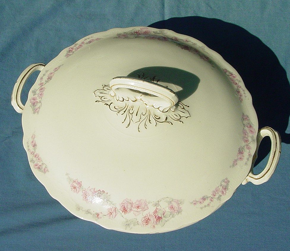Warwick China ~ Round, Handled, Footed, Covered Serving Bowl Warwick China ~ Round, Handled, Footed, Covered Serving Bowl