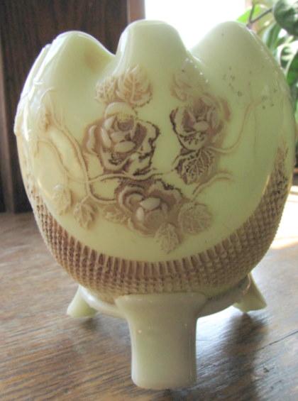 Northwood Custard glass Rose bowl 'Finecut & Roses' Northwood Custard glass Rose bowl 'Finecut & Roses'