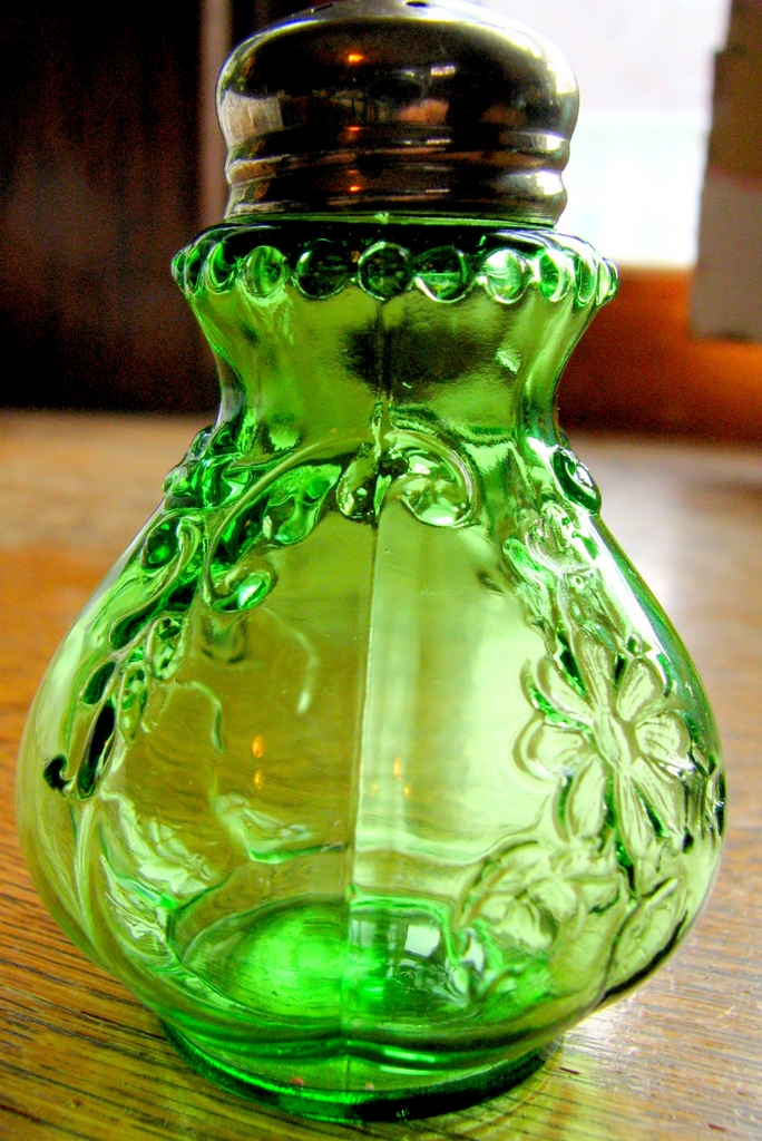 Antique Victorian Glass Northwood 'Intaglio' pattern salt shaker Green Antique Victorian Glass Northwood 'Intaglio' pattern salt shaker Green