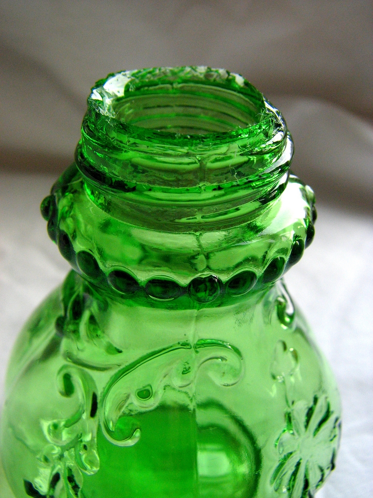 Antique Victorian Glass Northwood 'Intaglio' pattern salt shaker Green Antique Victorian Glass Northwood 'Intaglio' pattern salt shaker Green