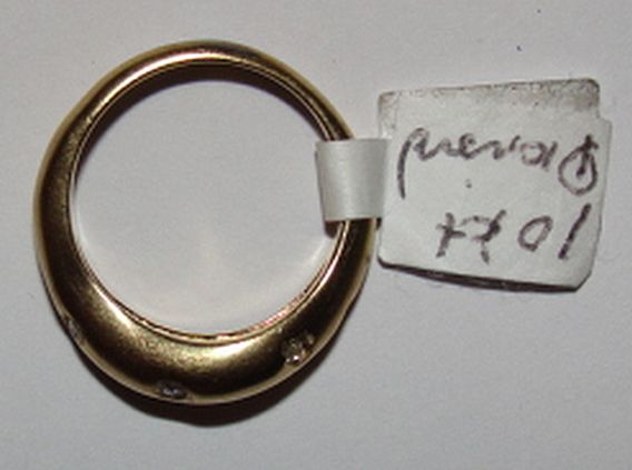 10 kt Gold and Diamond Ring 10 kt Gold and Diamond Ring