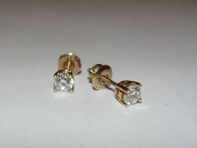 14 kt Yellow Gold and Round Diamond Stud Earrings 14 kt Yellow Gold and Round Diamond Stud Earrings