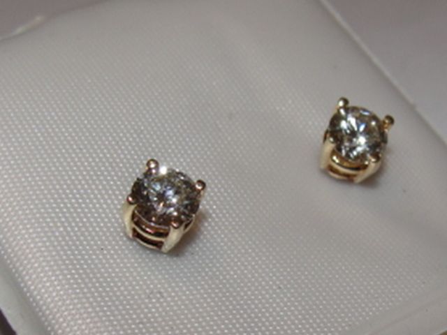 14 kt Yellow Gold and Round Diamond Stud Earrings 14 kt Yellow Gold and Round Diamond Stud Earrings