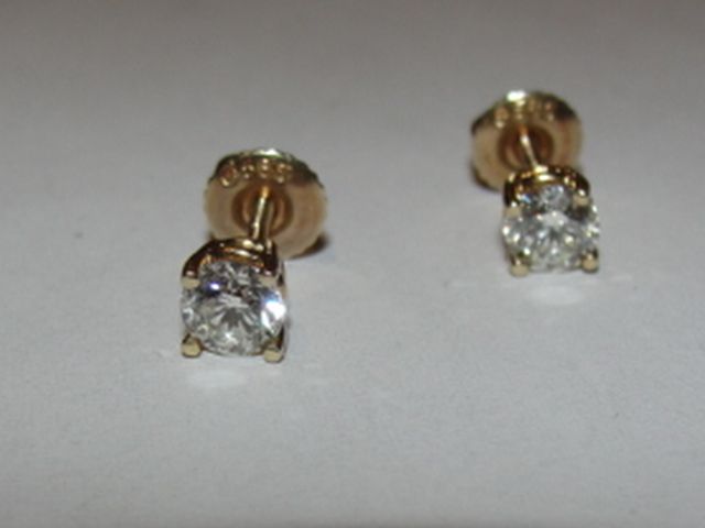 14 kt Yellow Gold and Round Diamond Stud Earrings 14 kt Yellow Gold and Round Diamond Stud Earrings