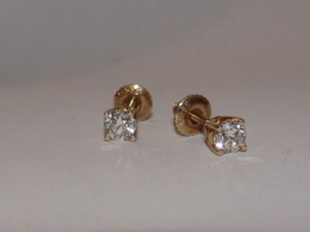 14 kt Yellow Gold and Round Diamond Stud Earrings 14 kt Yellow Gold and Round Diamond Stud Earrings