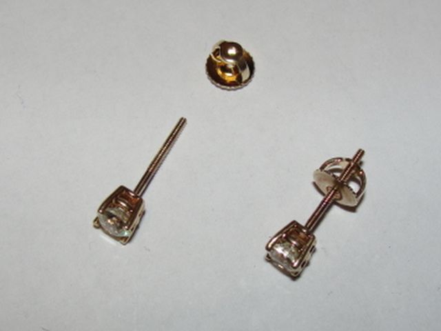 14 kt Yellow Gold and Round Diamond Stud Earrings 14 kt Yellow Gold and Round Diamond Stud Earrings