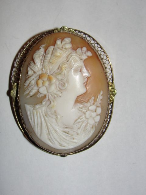 Edwardian 14 kt Gold and Shell Cameo Woman's Profile Brooch Pendant Edwardian 14 kt Gold and Shell Cameo Woman's Profile Brooch Pendant