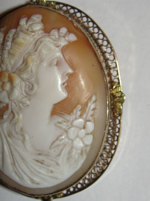 Edwardian 14 kt Gold and Shell Cameo Woman's Profile Brooch Pendant Edwardian 14 kt Gold and Shell Cameo Woman's Profile Brooch Pendant