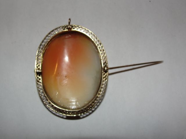 Edwardian 14 kt Gold and Shell Cameo Woman's Profile Brooch Pendant Edwardian 14 kt Gold and Shell Cameo Woman's Profile Brooch Pendant