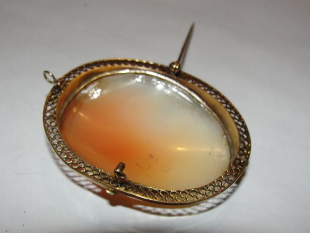 Edwardian 14 kt Gold and Shell Cameo Woman's Profile Brooch Pendant Edwardian 14 kt Gold and Shell Cameo Woman's Profile Brooch Pendant