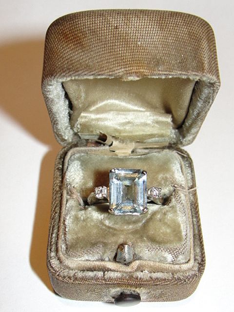 14 kt White Gold Ring with an Emerald Cut Aquamarine and Diamonds 14 kt White Gold Ring with an Emerald Cut Aquamarine and Diamonds