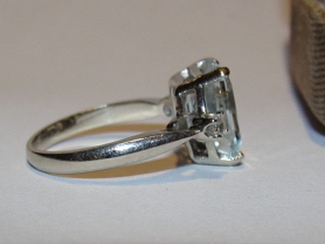 14 kt White Gold Ring with an Emerald Cut Aquamarine and Diamonds 14 kt White Gold Ring with an Emerald Cut Aquamarine and Diamonds