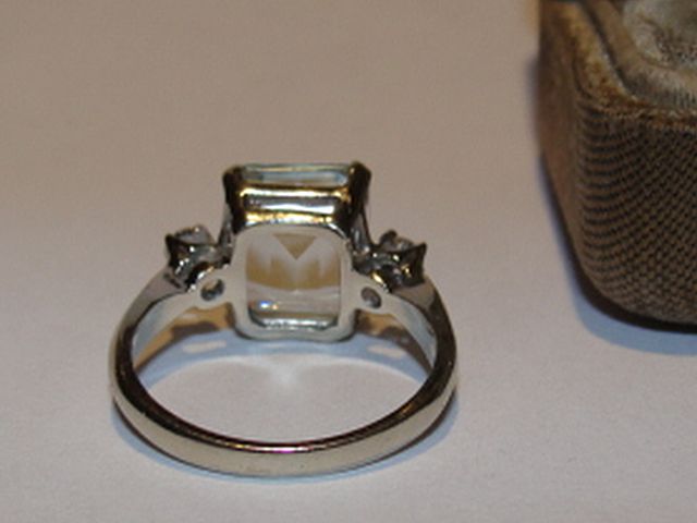 14 kt White Gold Ring with an Emerald Cut Aquamarine and Diamonds 14 kt White Gold Ring with an Emerald Cut Aquamarine and Diamonds