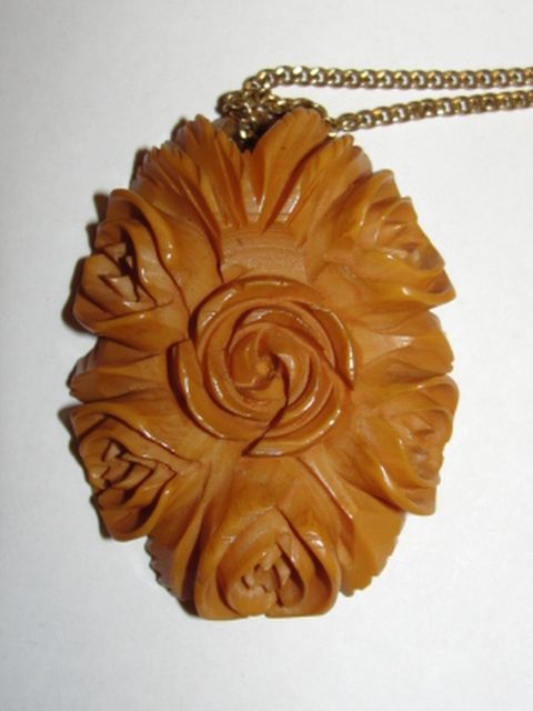14 kt Gold Filled and Carved Bakelite Butterscotch Floral Pendant Necklace 14 kt Gold Filled and Carved Bakelite Butterscotch Floral Pendant Necklace