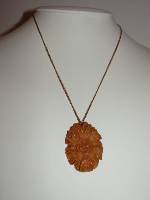 14 kt Gold Filled and Carved Bakelite Butterscotch Floral Pendant Necklace 14 kt Gold Filled and Carved Bakelite Butterscotch Floral Pendant Necklace