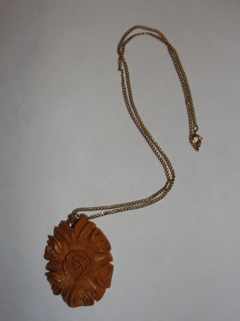 14 kt Gold Filled and Carved Bakelite Butterscotch Floral Pendant Necklace 14 kt Gold Filled and Carved Bakelite Butterscotch Floral Pendant Necklace