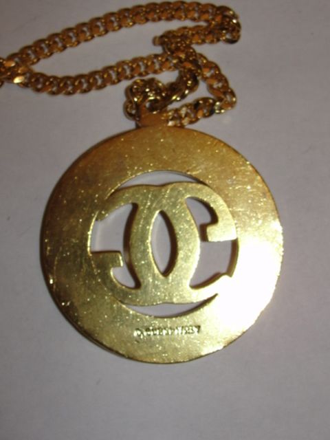 18 kt Gold Plated Gucci Monogram Black and Red Enamel Pendant and Necklace 18 kt Gold Plated Gucci Monogram Black and Red Enamel Pendant and Necklace