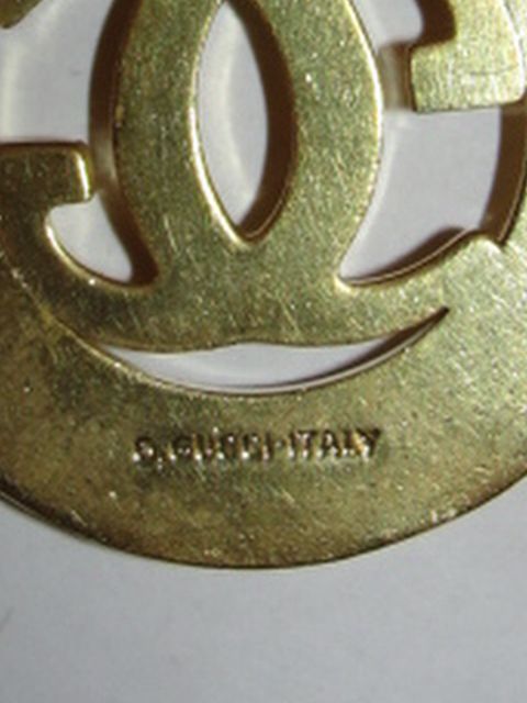 18 kt Gold Plated Gucci Monogram Black and Red Enamel Pendant and Necklace 18 kt Gold Plated Gucci Monogram Black and Red Enamel Pendant and Necklace