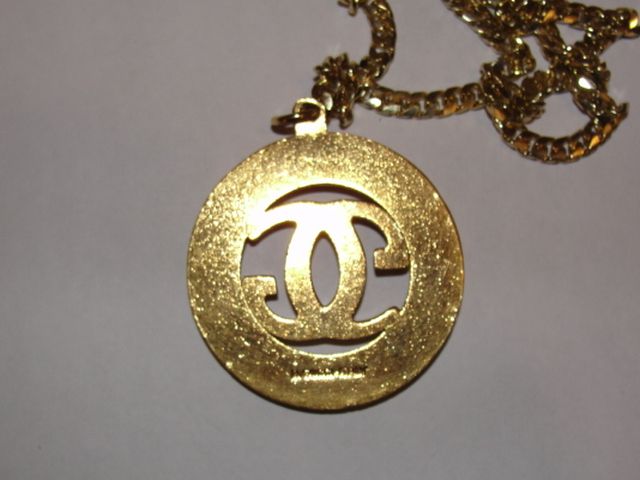18 kt Gold Plated Gucci Monogram Navy and Red Pendant and Necklace 18 kt Gold Plated Gucci Monogram Navy and Red Pendant and Necklace