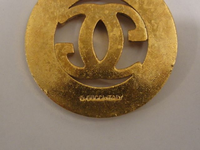 18 kt Gold Plated Gucci Monogram Navy and Red Pendant and Necklace 18 kt Gold Plated Gucci Monogram Navy and Red Pendant and Necklace