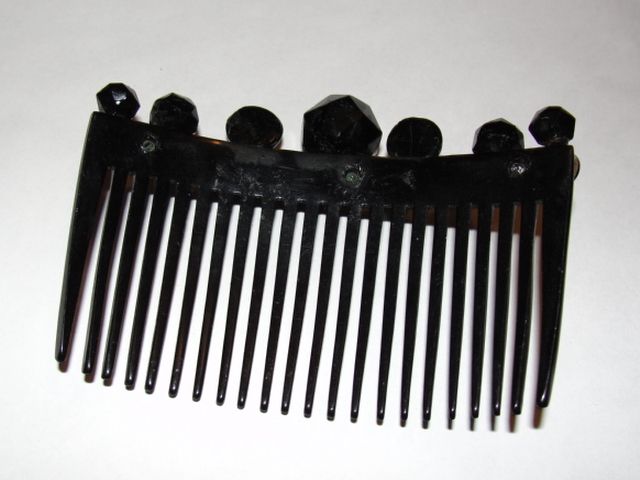 Victorian Black Celluloid Hair Comb and Faceted Jet Circular Studs Victorian Black Celluloid Hair Comb and Faceted Jet Circular Studs