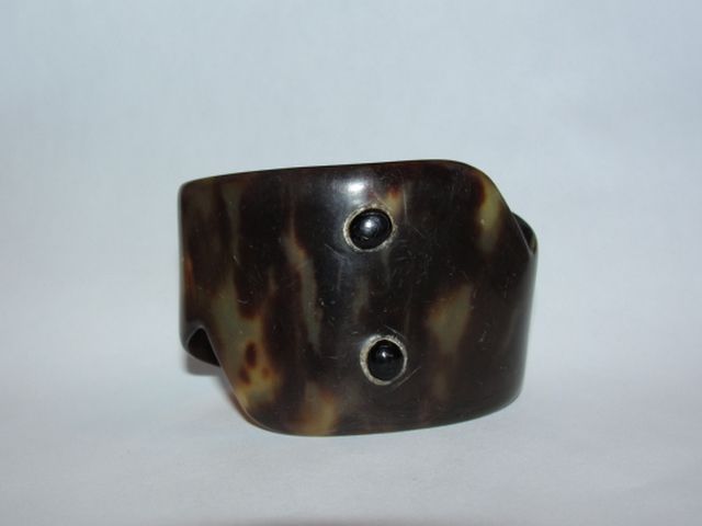 Victorian Tortoise Shell and Black Coral Button Cuff Bracelet Victorian Tortoise Shell and Black Coral Button Cuff Bracelet