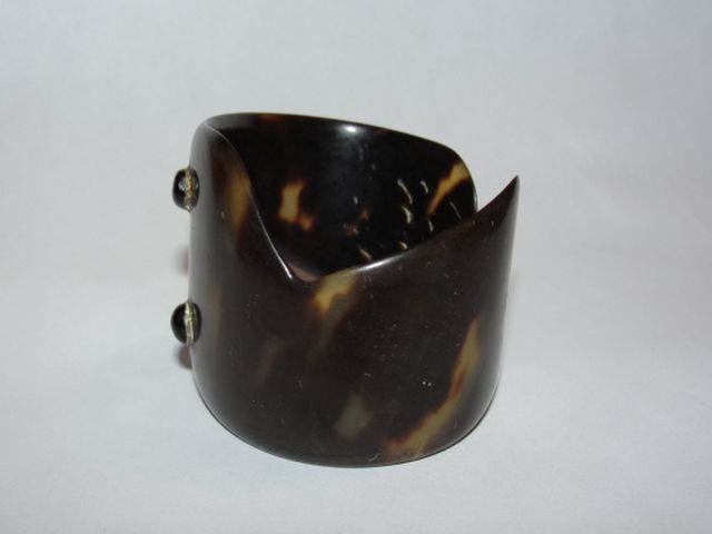 Victorian Tortoise Shell and Black Coral Button Cuff Bracelet Victorian Tortoise Shell and Black Coral Button Cuff Bracelet