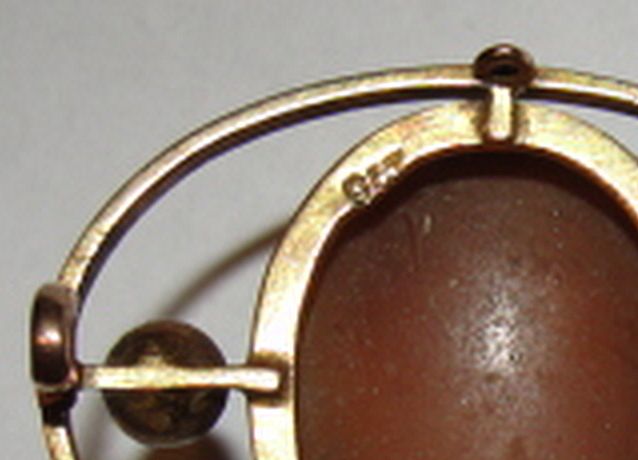 European Victorian 9 kt Gold and Shell Cameo Zeus Brooch Pin European Victorian 9 kt Gold and Shell Cameo Zeus Brooch Pin