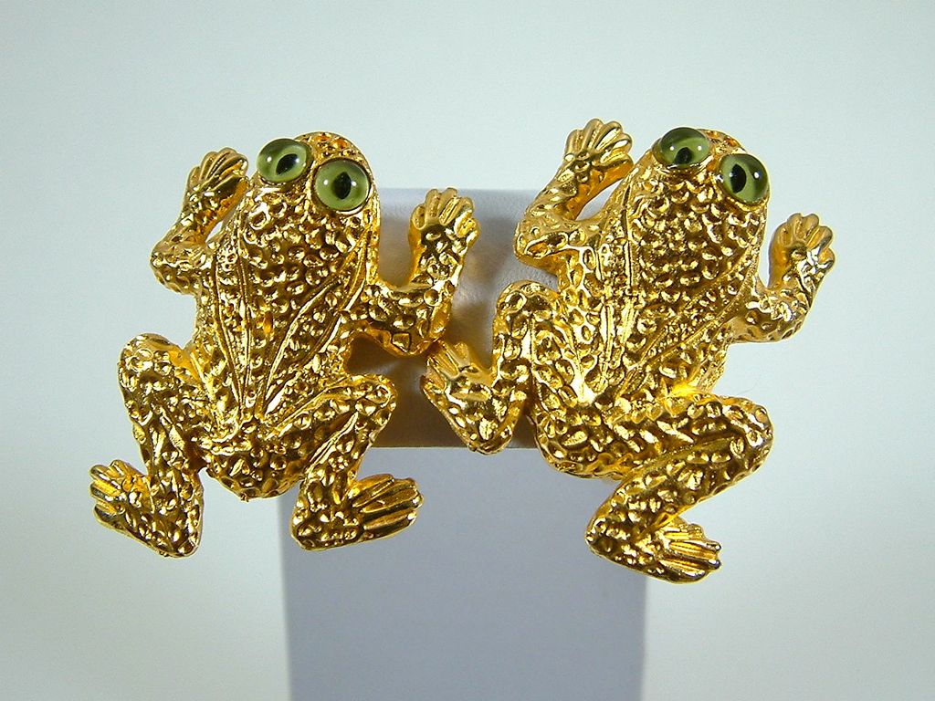 Large Vintage Margarita Barrera Gold-Tone Frog Clip Earrings Large Vintage Margarita Barrera Gold-Tone Frog Clip Earrings