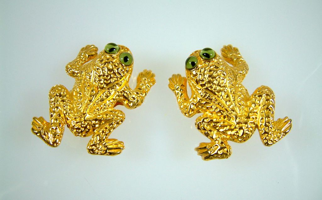 Large Vintage Margarita Barrera Gold-Tone Frog Clip Earrings Large Vintage Margarita Barrera Gold-Tone Frog Clip Earrings