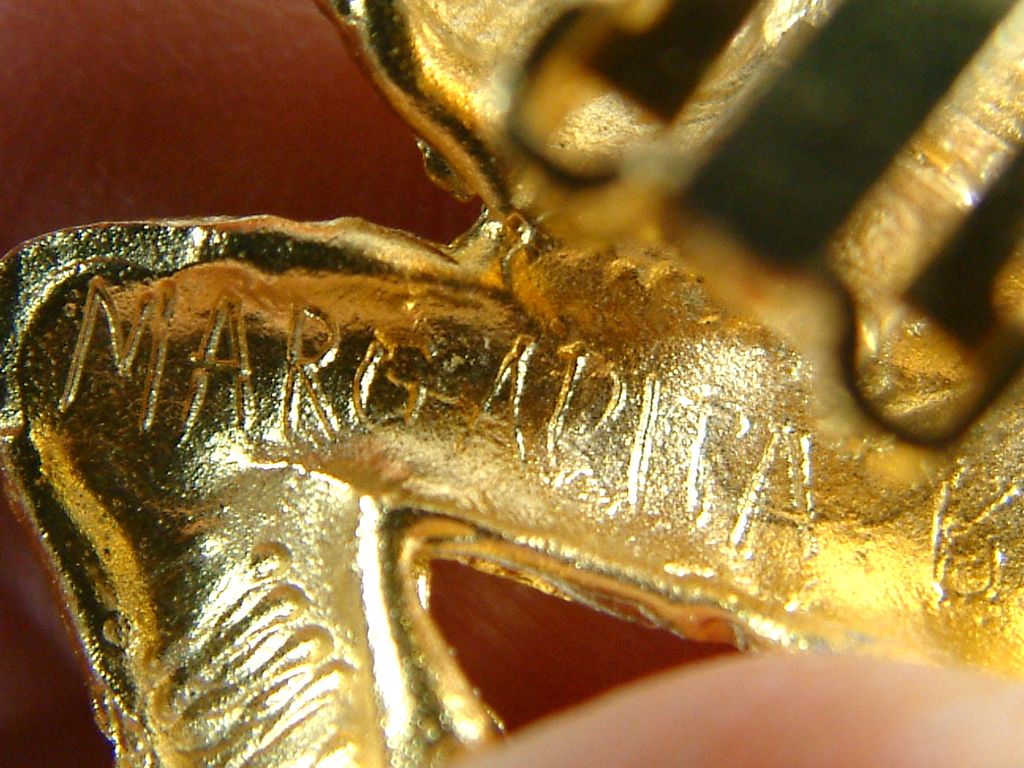 Large Vintage Margarita Barrera Gold-Tone Frog Clip Earrings Large Vintage Margarita Barrera Gold-Tone Frog Clip Earrings