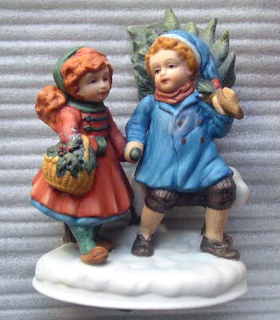 AVON Christmas Memories First Edition Figurine - 1981 AVON Christmas Memories First Edition Figurine - 1981