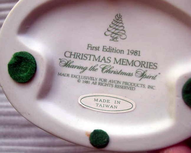 AVON Christmas Memories First Edition Figurine - 1981 AVON Christmas Memories First Edition Figurine - 1981