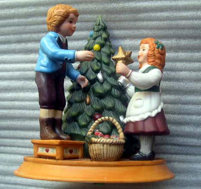 AVON Christmas Memories Series Second in Series - 1982 AVON Christmas Memories Series Second in Series - 1982