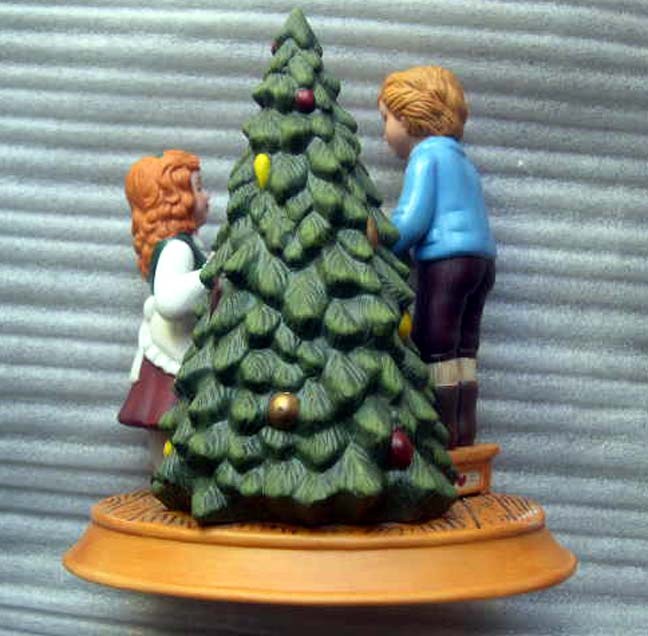 AVON Christmas Memories Series Second in Series - 1982 AVON Christmas Memories Series Second in Series - 1982