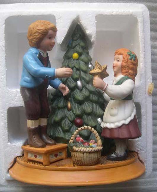AVON Christmas Memories Series Second in Series - 1982 AVON Christmas Memories Series Second in Series - 1982