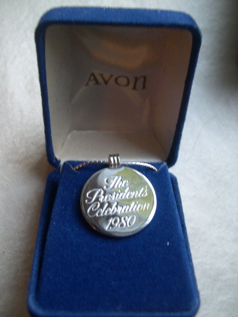 AVON "President's Celebration" 1980 Silver Necklace - Book Piece AVON "President's Celebration" 1980 Silver Necklace - Book Piece