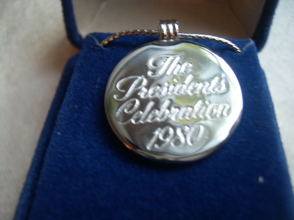 AVON "President's Celebration" 1980 Silver Necklace - Book Piece AVON "President's Celebration" 1980 Silver Necklace - Book Piece