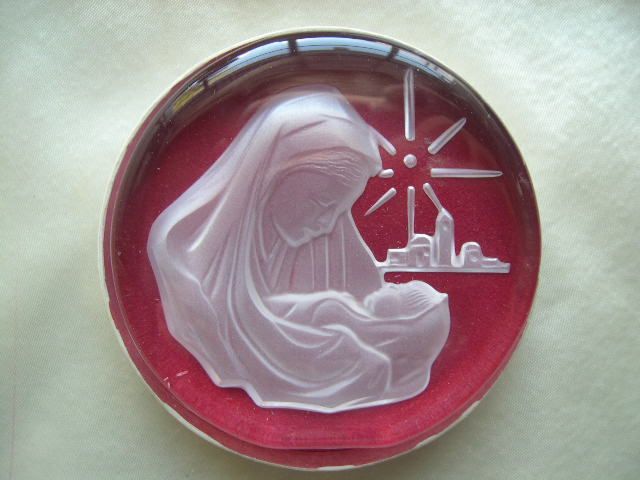 Danbury Mint Solid Lead Crystal Mother and Child Paperweight Danbury Mint Solid Lead Crystal Mother and Child Paperweight