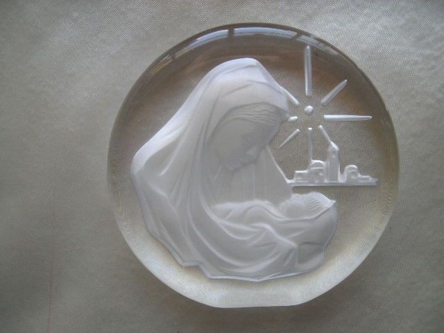 Danbury Mint Solid Lead Crystal Mother and Child Paperweight Danbury Mint Solid Lead Crystal Mother and Child Paperweight