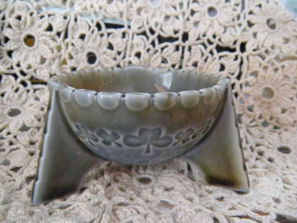 Wade Ireland Fine Irish Porcelain Footed Salt Cellar Dish Wade Ireland Fine Irish Porcelain Footed Salt Cellar Dish
