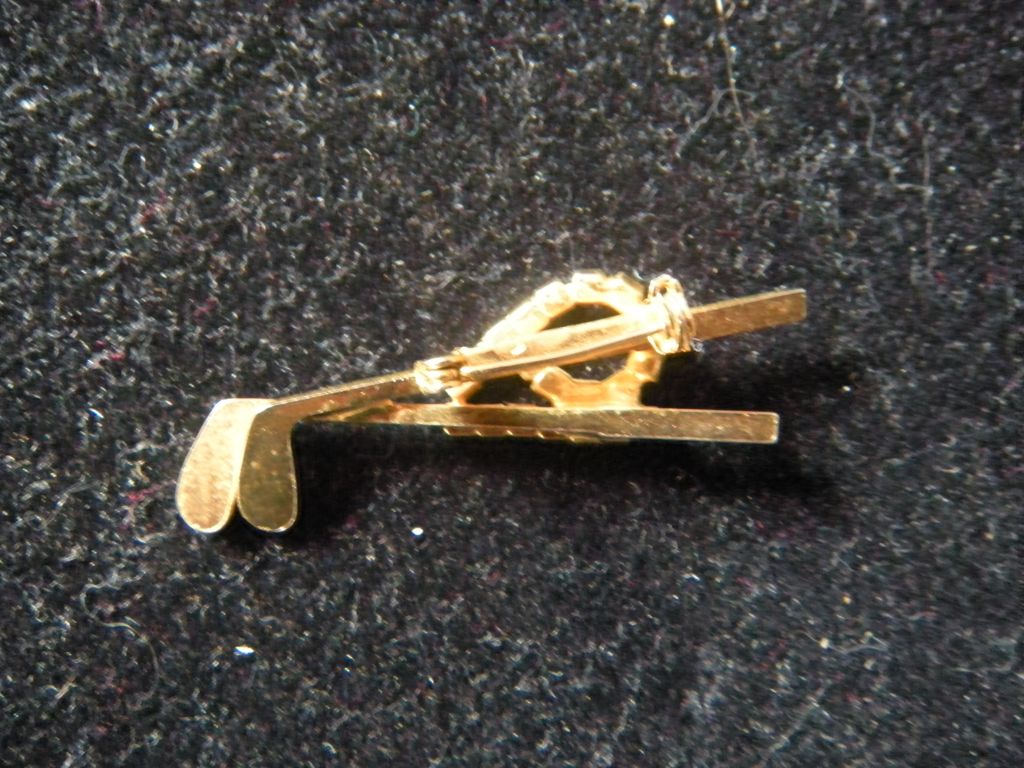 Vintage Golf Clubs Pin with Pink Rhinestones Vintage Golf Clubs Pin with Pink Rhinestones