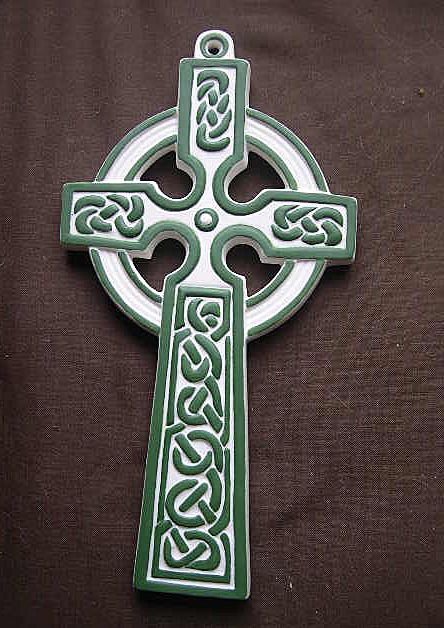 Lefton Green and White Celtic Irish Cross Wall Plaque Lefton Green and White Celtic Irish Cross Wall Plaque
