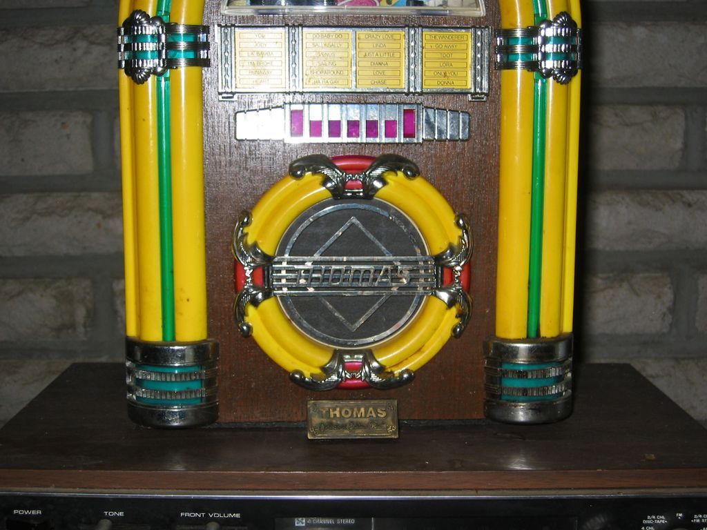 Thomas Collector's Edition Juke Box Radio Cassette Player Thomas Collector's Edition Juke Box Radio Cassette Player