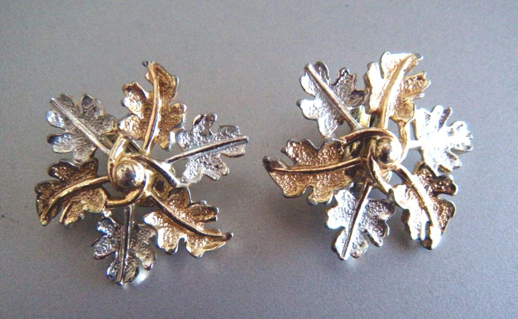 Sarah Coventry Garland Leaf Clip On Earrings - Book Piece Sarah Coventry Garland Leaf Clip On Earrings - Book Piece
